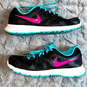 Nike Revolution 2 Women’s shoes size 8.5